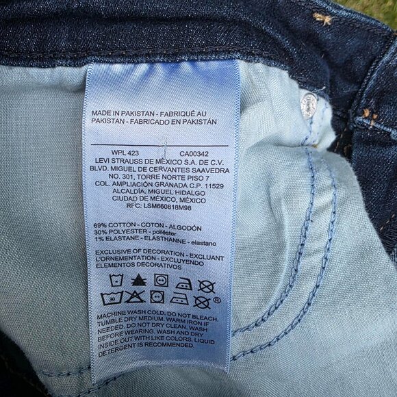 Levi Strauss Jeans Womens 12M  31x32 Blue Mid Rise Signature Boot Cut EUC - Picture 6 of 6